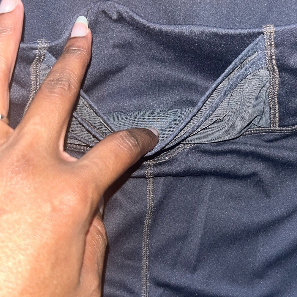 Fabletics Cropped Leggings - Gray - Medium - Euc - image 5